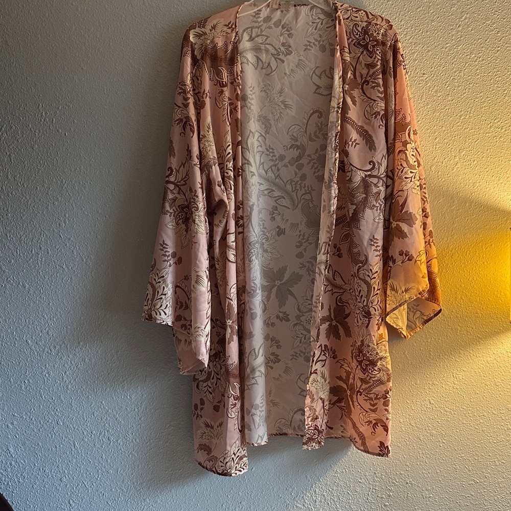 Elegant Floral Cape in Pink